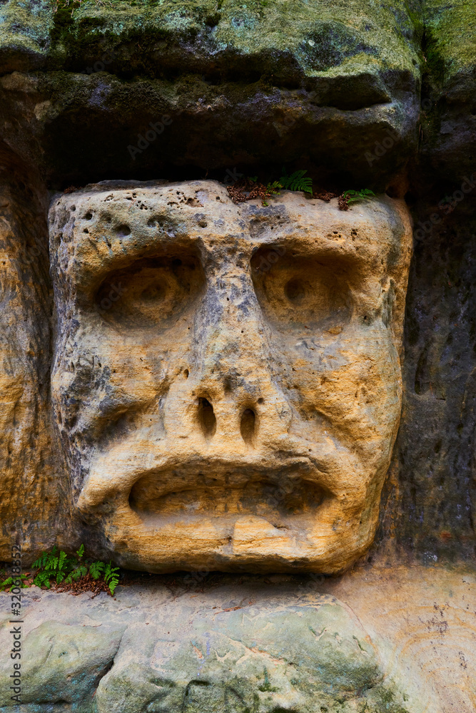 Rock Sculptures Of Giant Heads And Other Artworks Harfenice (harfenist 