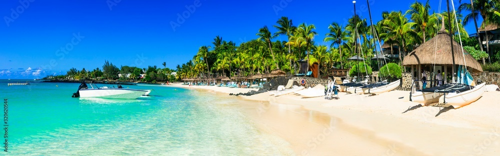 Tropical holidays and paradise beach scenery. Mauritius island - obrazy, fototapety, plakaty 