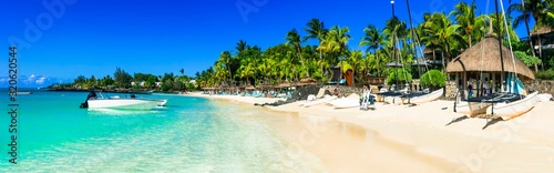 Fototapeta Naklejka Na Ścianę i Meble -  Tropical holidays and paradise beach scenery. Mauritius island
