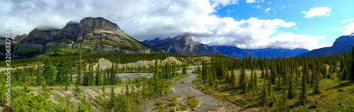 Panoramic View: Icefields Parkway / Banff National Park / Alberta / Canada
