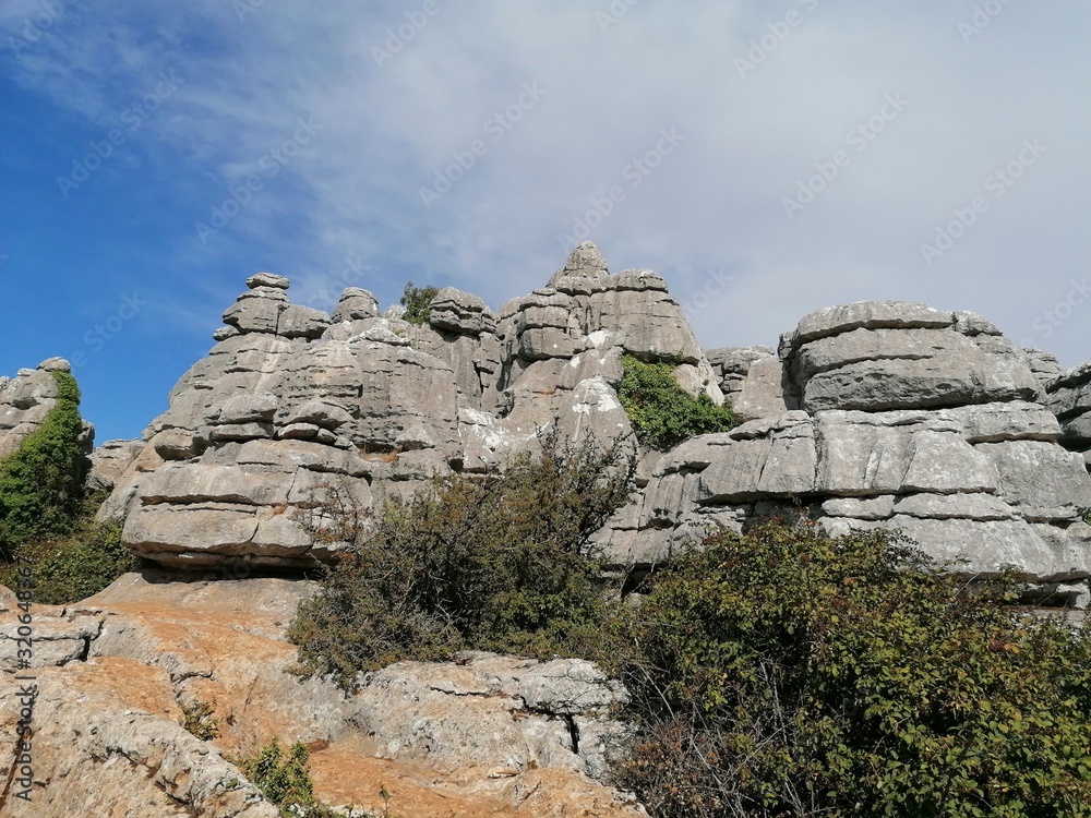 Torcal de Antequera, provincia de Málaga, Andalucía, España La forma única de las rocas se debe a la erosión que ocurrió hace 150 millones de años.  