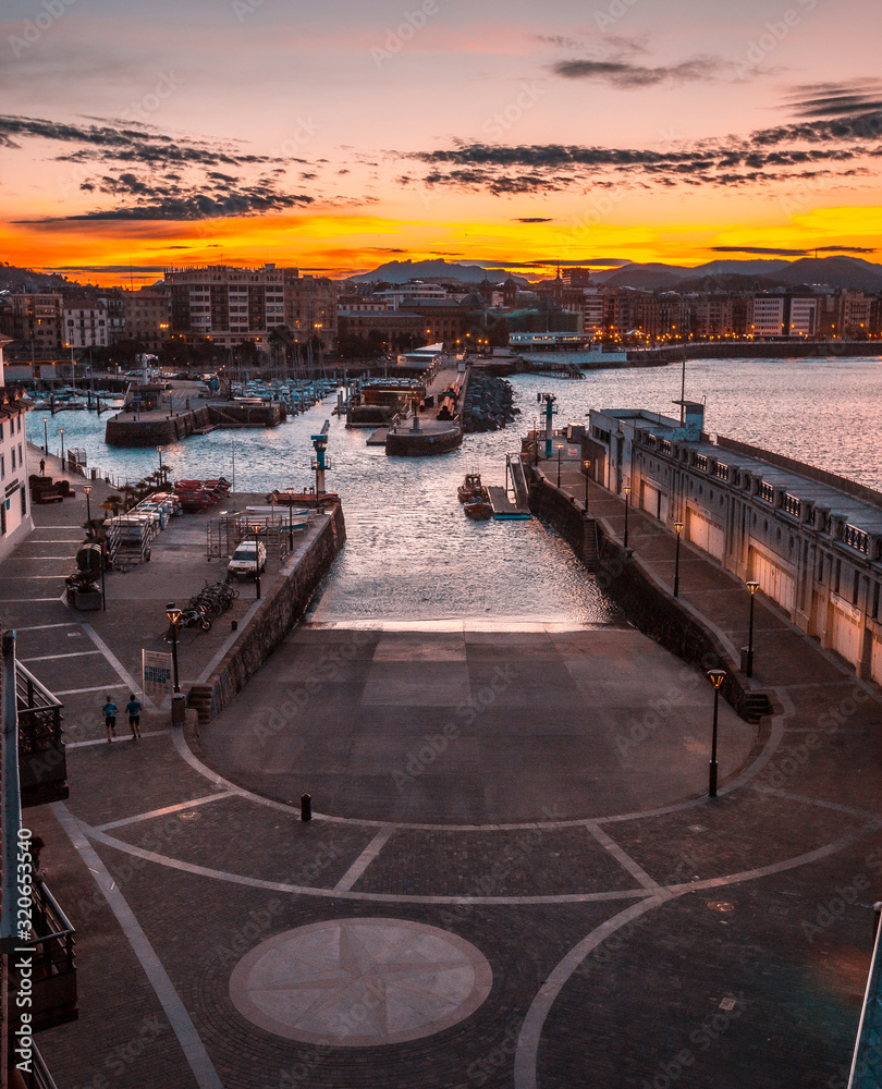 Obraz premium San Sebastian, Gipuzkoa / Spain »; February 2, 2020: First orange lights of dawn in San Sebastian, Basque Country