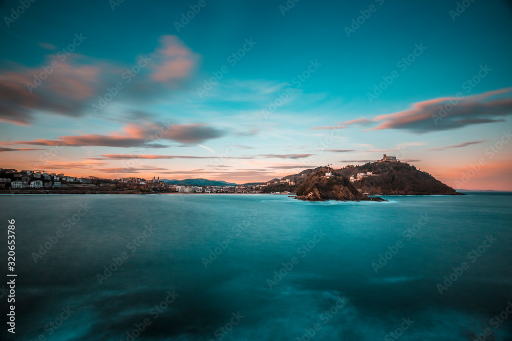 Obraz premium Long exposure of La Isla at the beautiful sunrise in San Sebastian. Basque Country