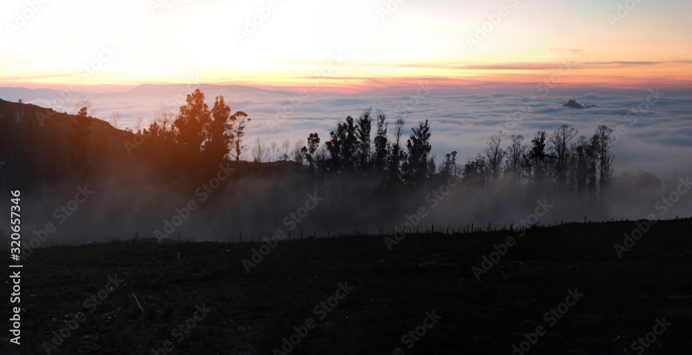 Obraz premium Landscape from the top of a mountain above the clouds