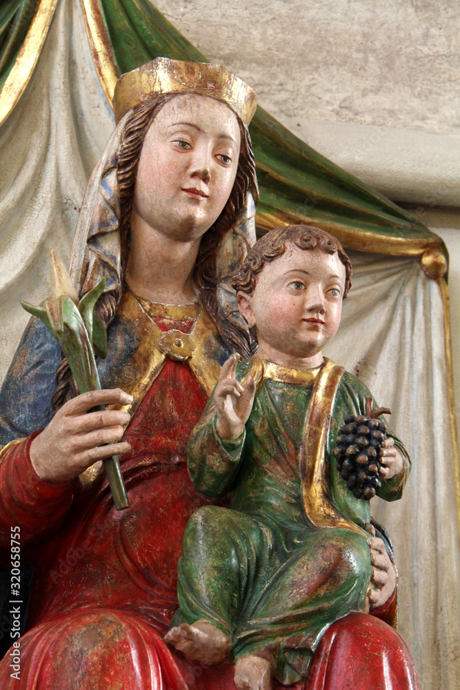 Madonna in trono con Bambino; statua in legno dipinto nel Santuario di Santa Maria in Vill presso Egna (Alto Adige)