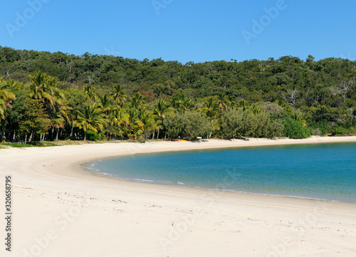 Fototapeta Naklejka Na Ścianę i Meble -  The Wonderful White Sand Fishermen's Beach Contrasting With The Turquoise Ocean On Tropical Great Keppel Island Queensland Australia