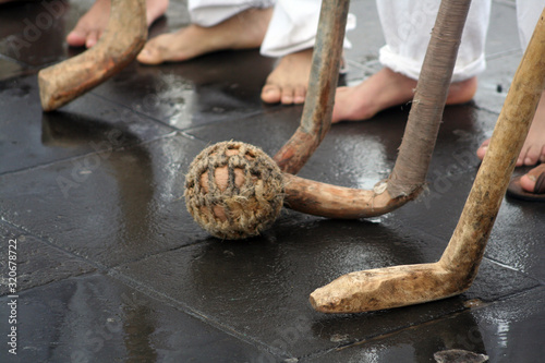 Obraz na płótnie Prehispanic games children toys indigenous hockey michoacan w salonie