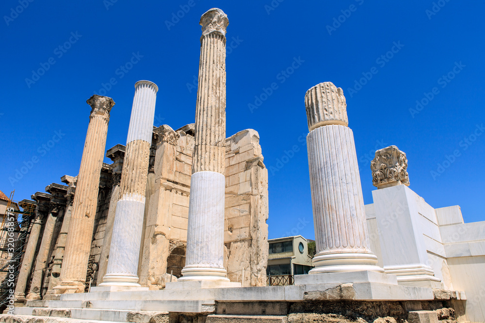 Colonnes dans l’Agora romaine.