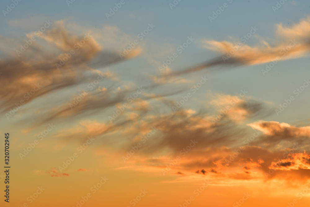 Fototapeta premium 夕焼けのすじ雲