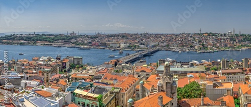 Fototapeta Naklejka Na Ścianę i Meble -  Top panoramic view of Galata bridge in Istambul, Turkey