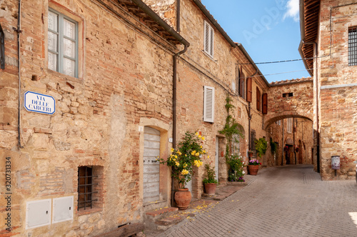 Fototapeta Naklejka Na Ścianę i Meble -  Murlo, ein keines idyllisches Dorf in der Nähe von Siena