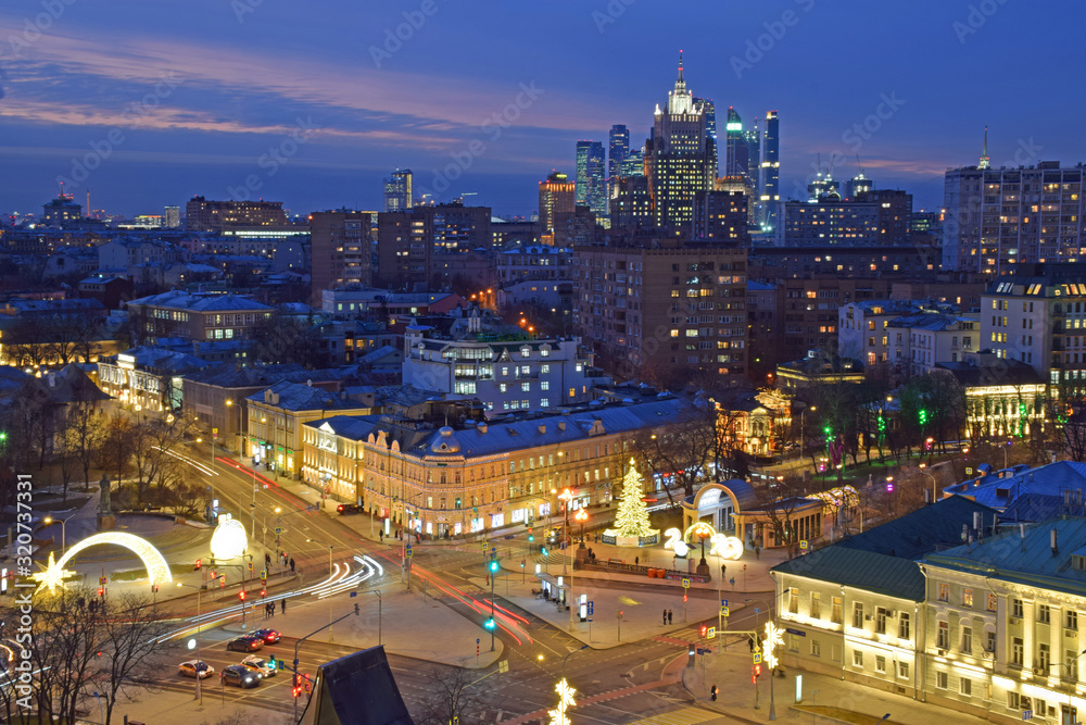Φωτογραφία Views of Moscow from the height of the observation deck at the Cathedral of Christ the Saviour