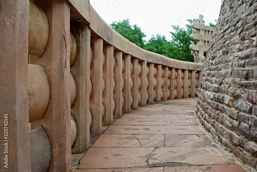 Canvas Print A curve way on Stupa, Sanchi, Madhya Pradesh, India.