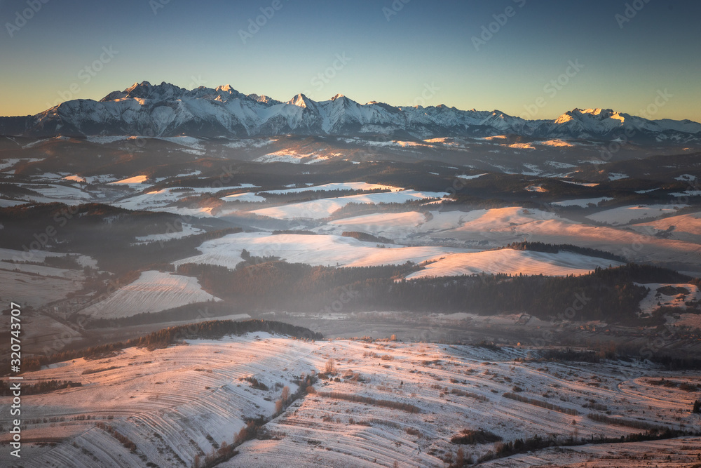Obraz premium Pieniny Mountains winter view from Trzy Korony Peak, Poland