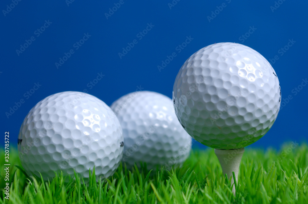 Drei Golfbälle