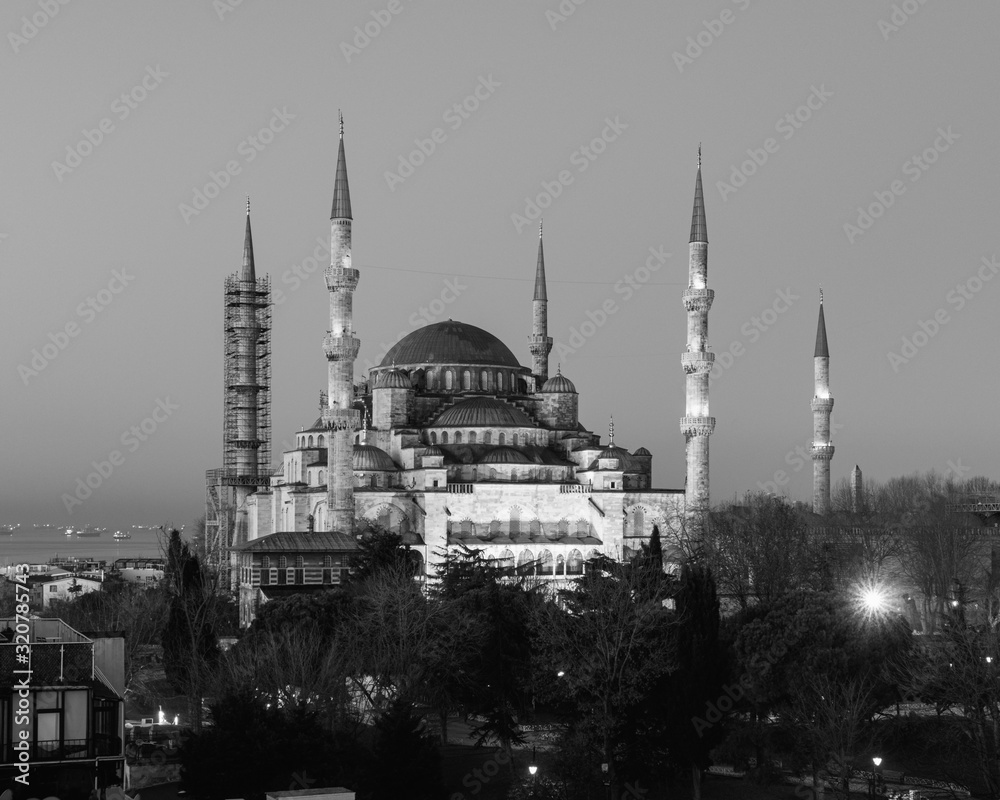 Fototapeta premium Istanbul, Turkey - Jan 11, 2020: Night top view over Sultan Ahmed Mosque or Blue Mosque, Sultanahmet, Istanbul, Turkey