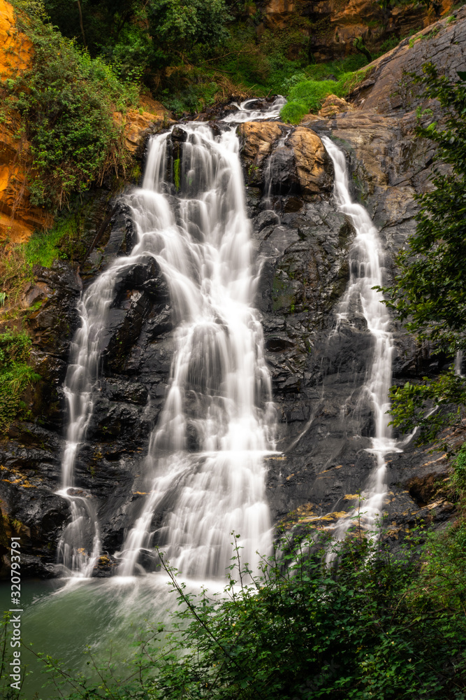 Obraz premium Long exposure picture of the Walter Sisulu Botanical Garden falls in South Africa