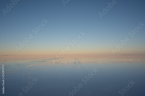 ウユニ塩湖の朝日 photo