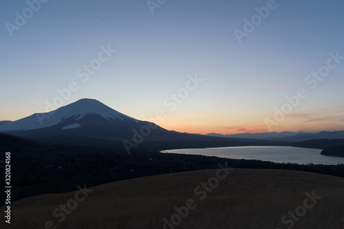 夕焼けの富士山 © ゆう かがわ