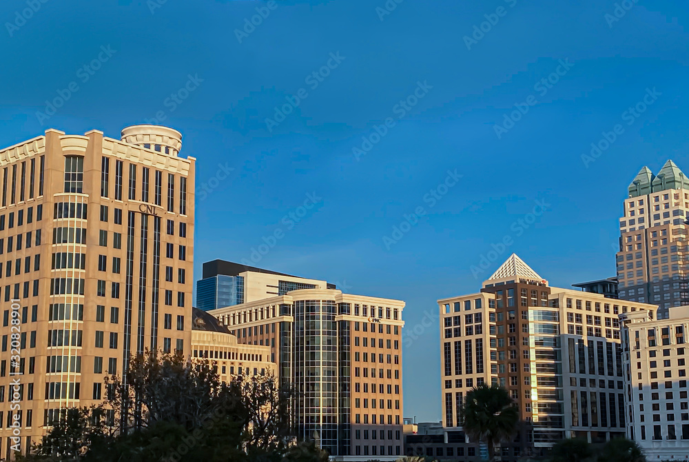 Naklejka premium Downtown Orlando Skyscraper Cityscape Under Clear Blue Sky In The Morning at Sunrise