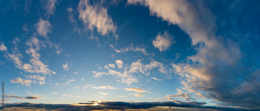 Obraz premium Fantastic clouds at sunrise