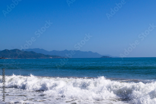 sea ​​waves run onto the beach