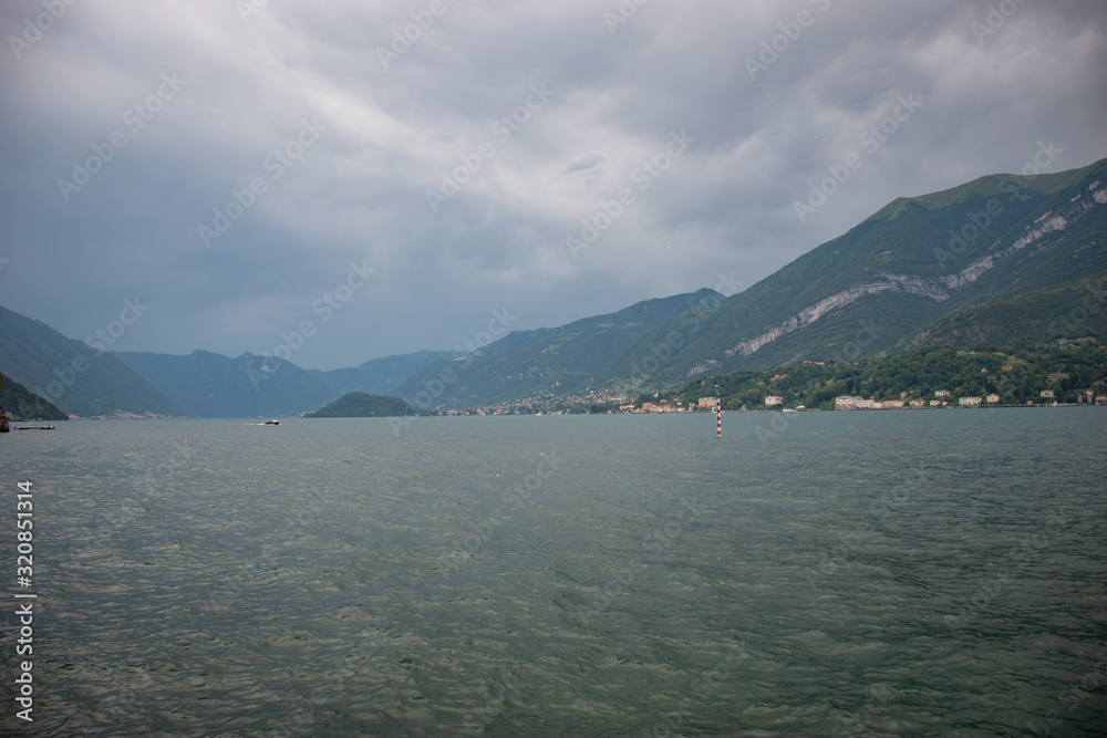 lac de côme et lac de garde en italie du nord à côté de Bellagio varenna menaggio bellano dervio