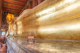 Boudha allongé et Wat Pho, temple traditionnel en or et dorure avec boudha dans la capitale de la Thaïlande, Bangkok, dieu croyance religion