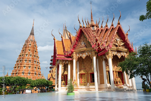 Boudha à Wat Tham Suea, beau temple dans la province de Kanchanaburi, Thaïlande photo
