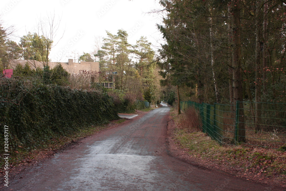 Strasse in einem Dorf in Niedersachsen. - Road of a village in lower saxony, Germany. Strasse in einem Dorf in Niedersachsen. - Road of a village in lower saxony, Germany.