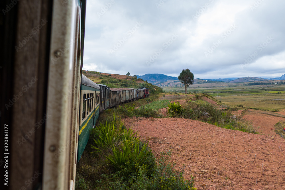 Fototapeta premium Trenuj na Madagaskarze między Mananjary a Fianarantsoa