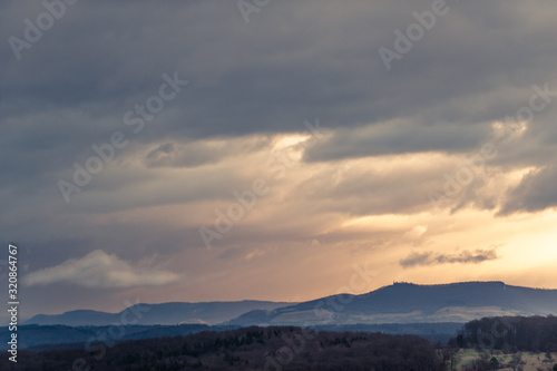 Albpanorama mit Gegendämmerung und prägnanter Wolke © lebaer
