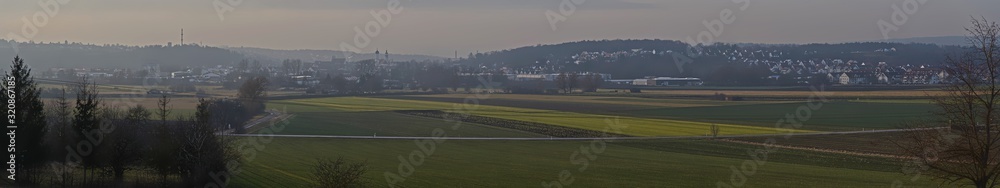 stadtansicht, haus, turm, stadtkirche, barock, romanik, rathaus, bauwerk, architektur, dunstig, landschaft, winter, abenddämmerung, giengen an der brenz, schäbische alb, deutschland, europa, anreisen, stadtansicht, haus, turm, stadtkirche, barock, romanik, rathaus, bauwerk, architektur, dunstig, landschaft, winter, abenddämmerung, giengen an der brenz, schäbische alb, deutschland, europa, anreisen,