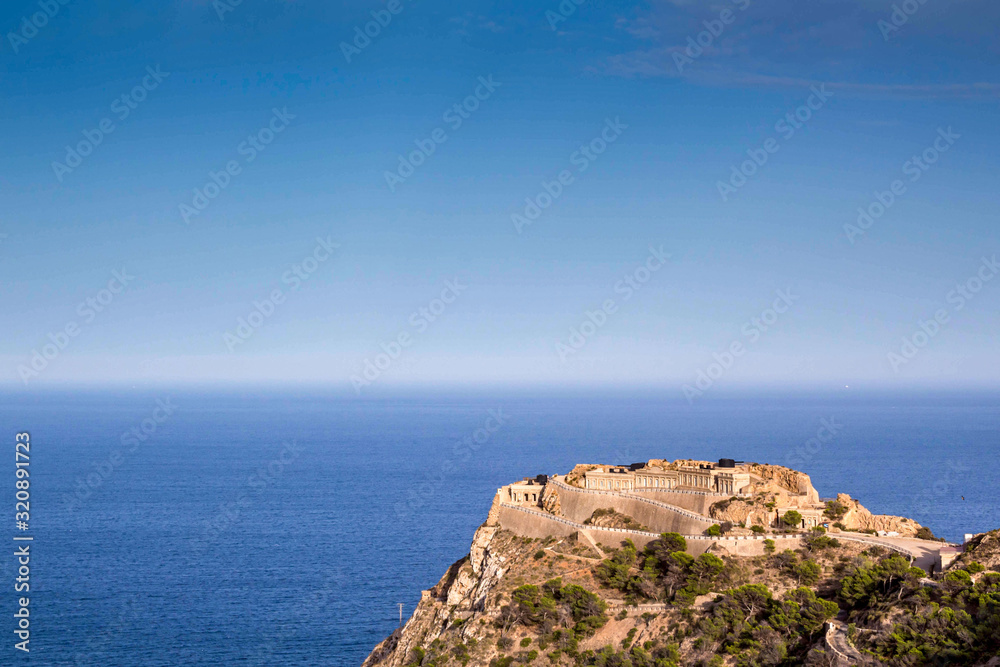 fortaleza militar castillo mirando al mar de Cartagena