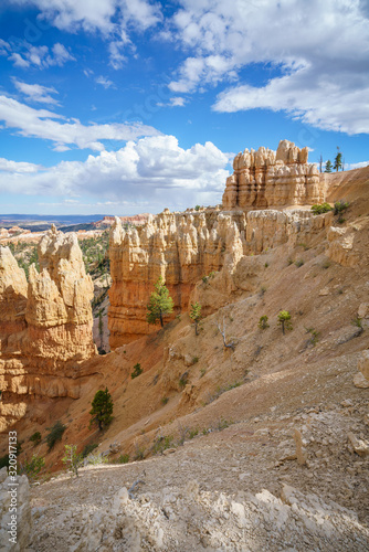 hiking the rim trail in bryce canyon national park  utah  usa