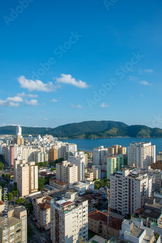 horizonte de cidade litoranea © EDBS