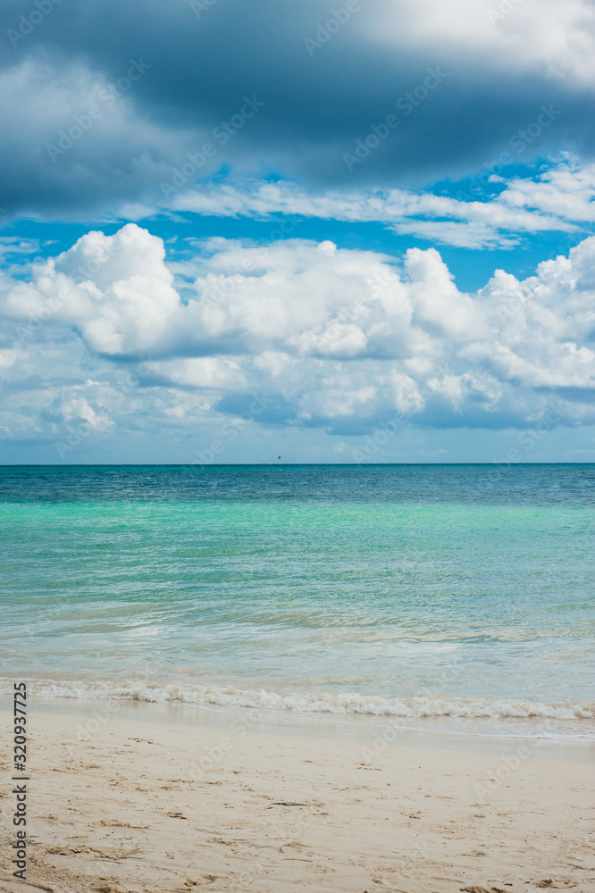 Fototapeta premium Beautiful clear water beach
