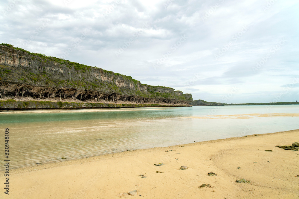 ニューカレドニア ロイヤルティ諸島 ウベア島 レキンの絶壁 ニューカレドニア ロイヤルティ諸島 ウベア島 レキンの絶壁