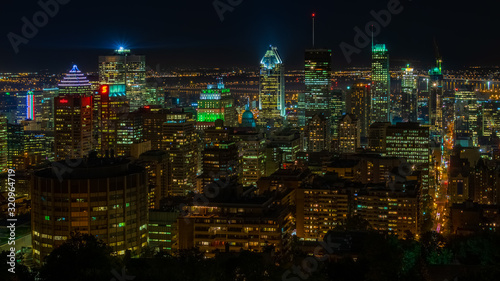 nächtlicher Blick auf die Skyline von Montreal
