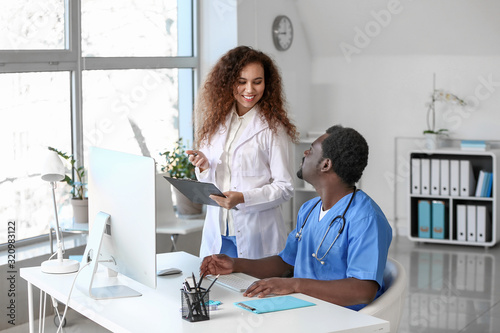 African-American doctors wo...