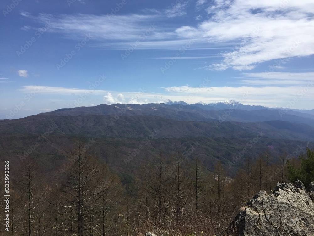 山 山