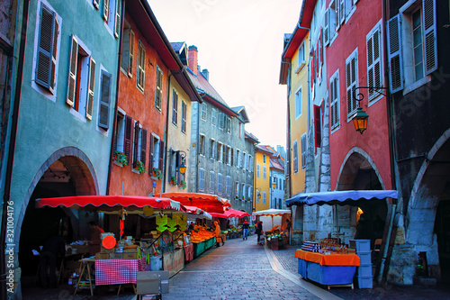 Fototapeta Naklejka Na Ścianę i Meble -  old street in annecy