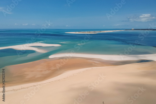 Fototapeta Naklejka Na Ścianę i Meble -  breathtaking sandbanks on an island with turquoise water