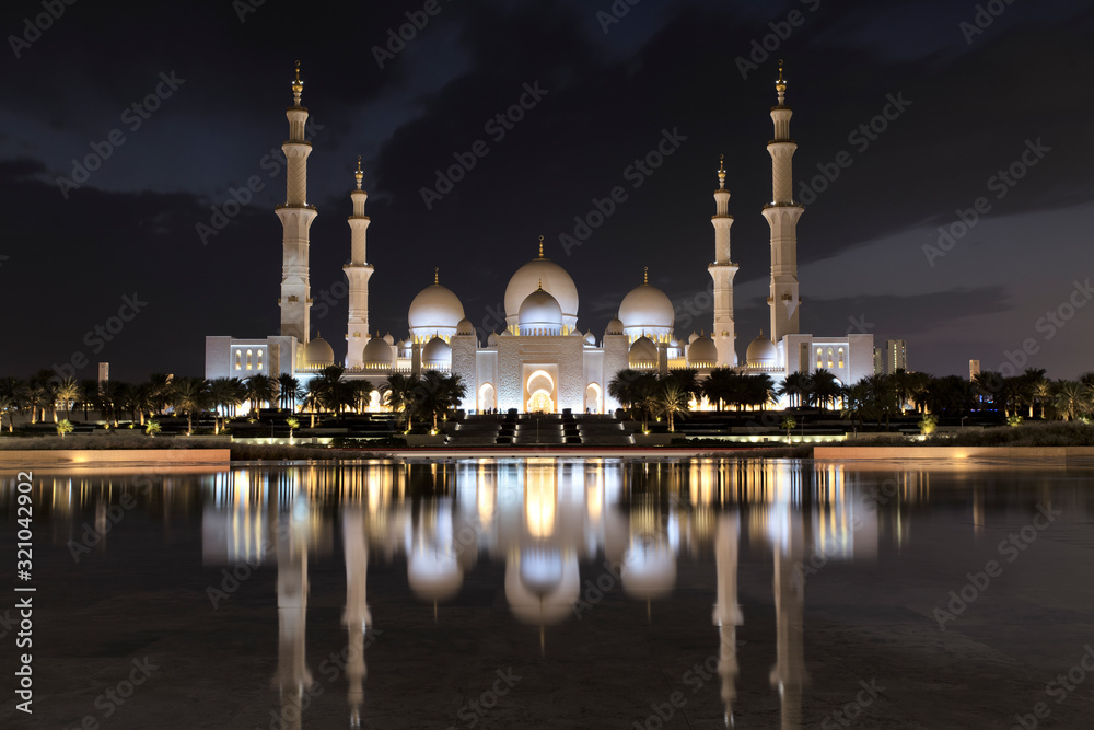 Sheik Zayed Grand Mosque at sunset, Abu Dhabi, UAE