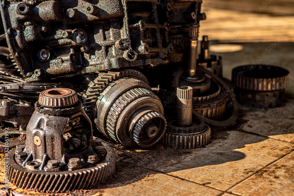 Gear and engine contaminated with oil stains. Gear and engine contaminated with oil stains.