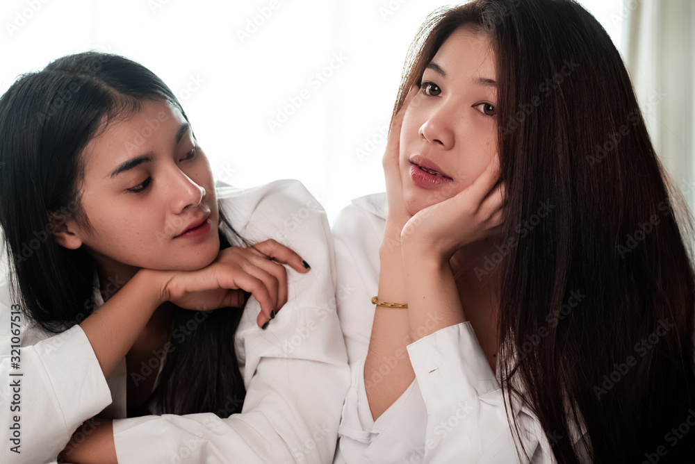 Two beautiful women talking together,with loved feeling,good friendship,roommate,best girlfriend,