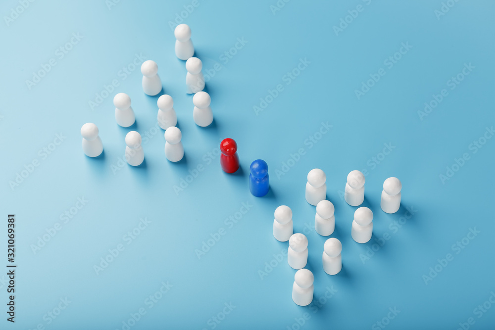 The group conflict between the leaders of companies in business, the rivalry of leaders in blue and red leads a group of white employees to competition, recruitment. The group conflict between the leaders of companies in business, the rivalry of leaders in blue and red leads a group of white employees to competition, recruitment.
