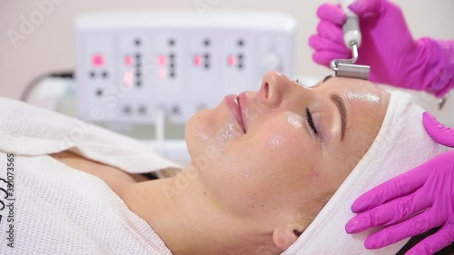 The device is facial cosmetology.