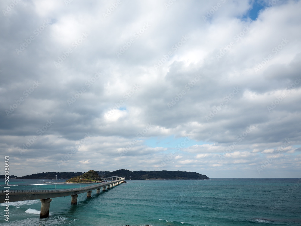 Fototapeta premium 海と橋と空