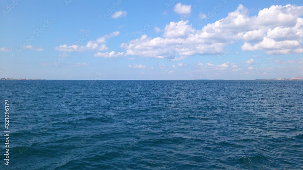 Obraz premium sea and blue sky